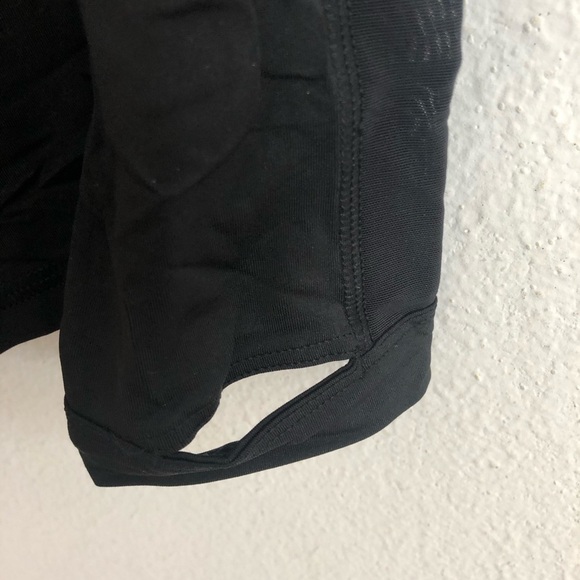 Athleta Fitted LS Black Scoop Neck Yoga Fitness Top Sz. M Thumb Holes Running - Picture 5 of 6